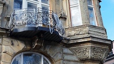 Instalace rekonstruovaných původních balkonů
